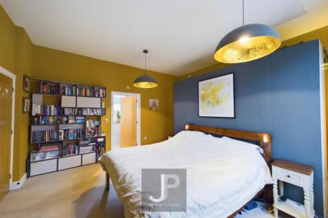 CAM01632G0-PR0161-STILL025.jpg