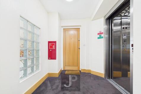 CAM01632G0-PR0180-STILL030.jpg
