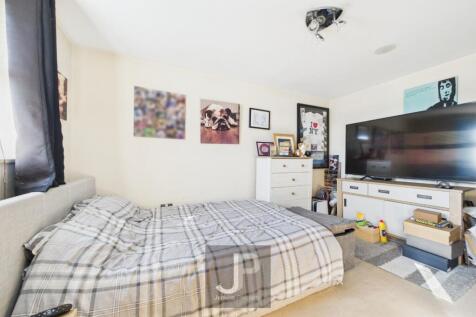 CAM01632G0-PR0180-STILL020.jpg