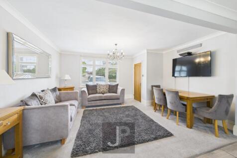 Living Dining Area