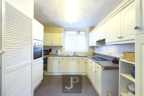 CAM01632G0-PR0113-STILL019.jpg