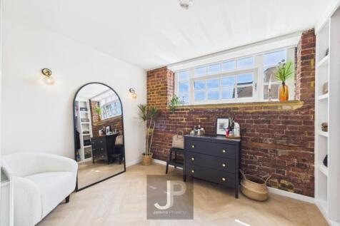 Bedroom/Dressing Room