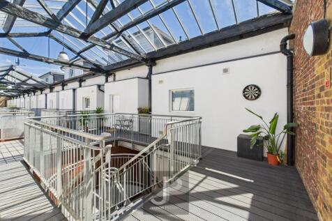 Exterior Communal Landing