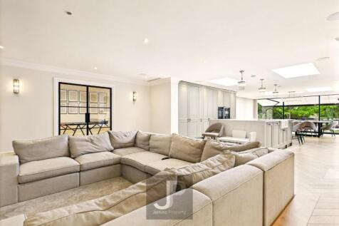 Lounge Kitchen