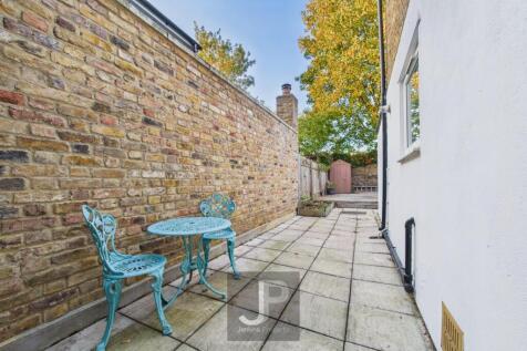 Side garden area