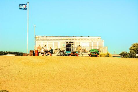 sailing club for a drink?