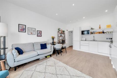 Lounge/Kitchen