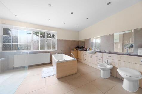 Master Bed En-Suite