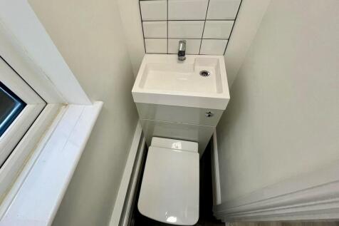 Cloakroom/wc