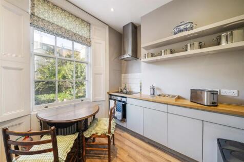 88200_Flat 2 10-11 Hobury Street  (11).jpg