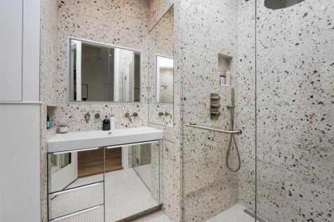 Flat 14, 7 Sloane Court West London (17).jpg