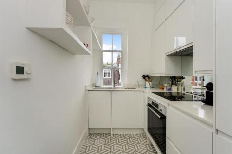 Flat 14, 7 Sloane Court West London (10).jpg
