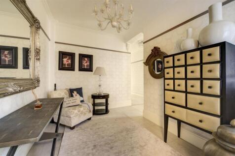 28 abingdon court 340089 hall_RGB.jpg