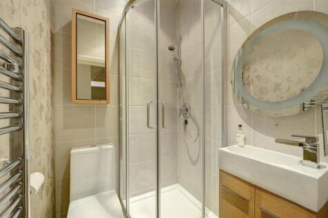 1 at 12 egerton gardens 339923 shower_RGB.jpg