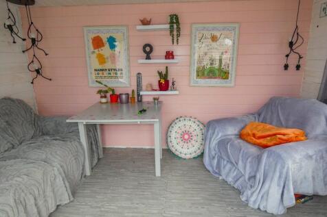 Summer House (Int)