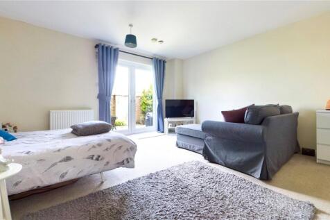 Living Room/Bedroom