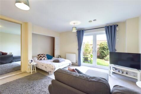 Living Room/Bedroom