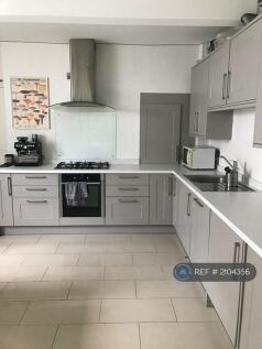 Fully Fitted Kitchen /Dining