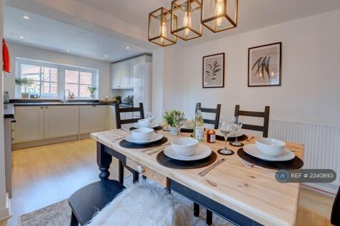 Kitchen / Dining Area