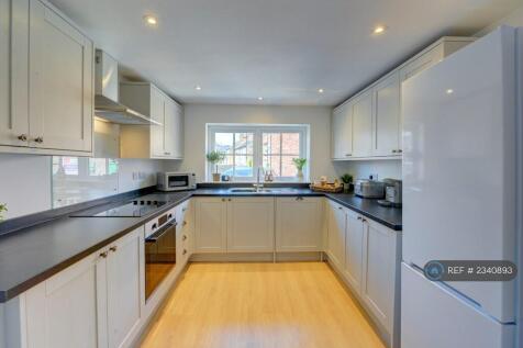 Kitchen / Dining Area