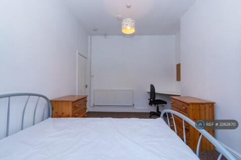 R1 Large Double Front Bedroom Ground Floor