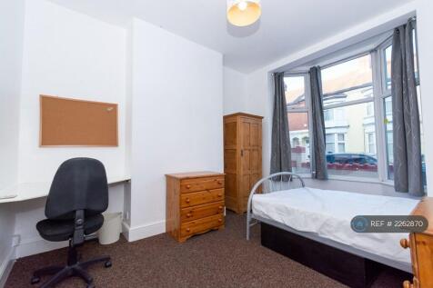 R1 Large Double Front Bedroom Ground Floor