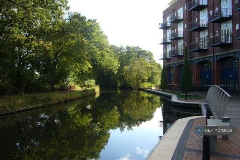 View Of Stratford Upon Avon Canal Outside