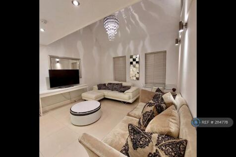 Glam And Comfortable Lounge Area.