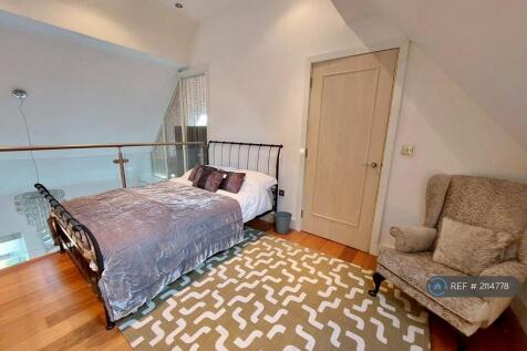 Mezzanine Bedroom.