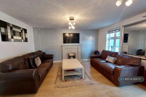 Spacious And Cosy Living Room 