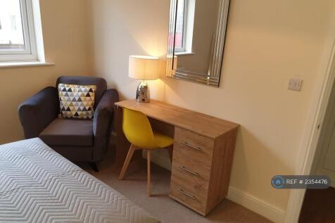 Bedroom Photo 2