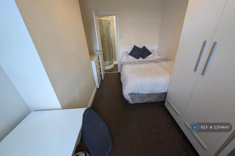 Bedroom 2 (En-Suite)