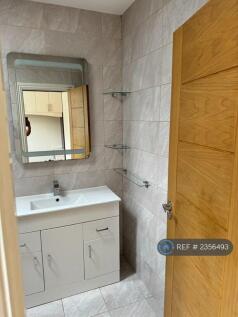 Master Bed Ensuite1