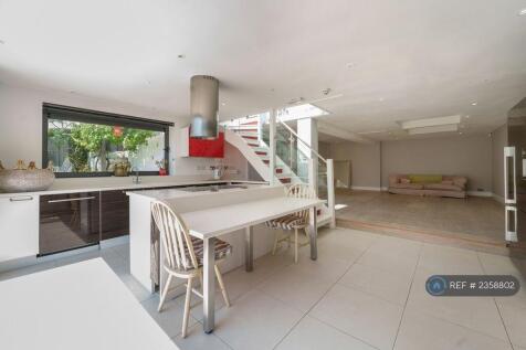 Kitchen &#43; Lounge