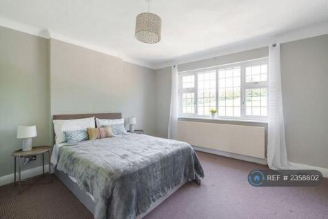 Spacious Double Bedroom 3