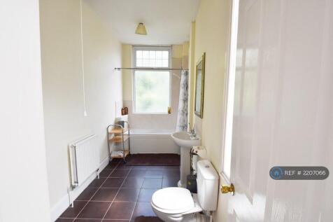 Middle Floor Bathroom