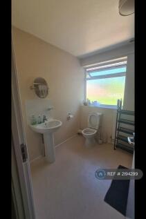 Upstairs Bathroom 