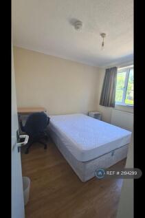 Upstairs Rear Bedroom (Double Bed)