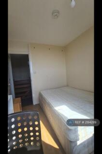 Small Upstairs Front Bedroom (Double Bed)