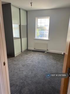 Main Bedroom With Fitted Wardrobe And En-Suite