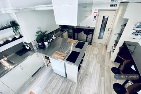 Optional Use Guest Diner /Kitchen Space 