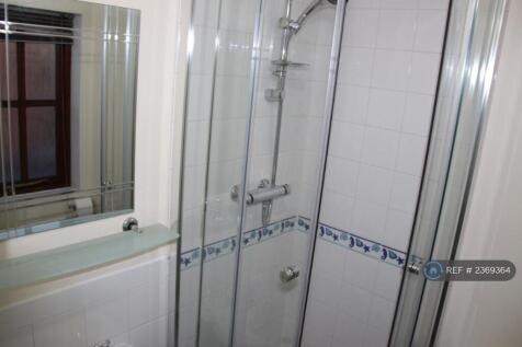Ensuite Bathroom1