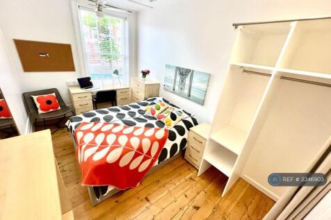 Room 1 Good Size Room Lots Of Light &amp; Storage 