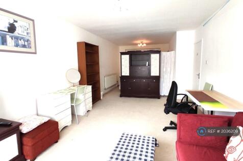 Rm 1 - Private Lounge With 2 Desks