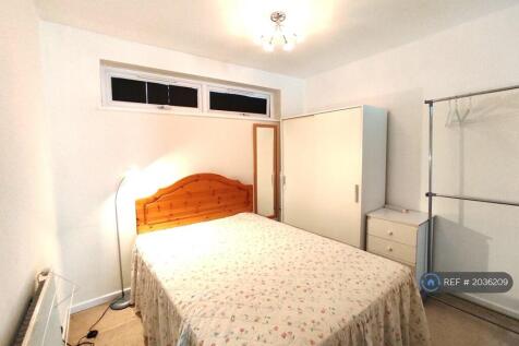 Rm 1 - Double Bedroom Quality Bed With 4 Drawers