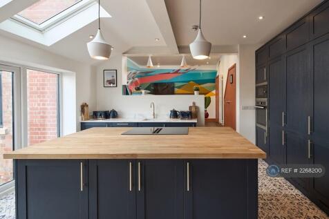 Communal Kitchen With 5 Ring Induction Hob 