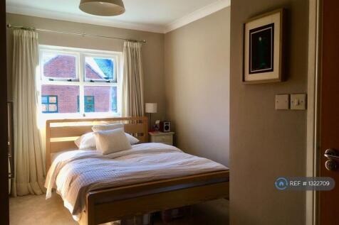 Bedroom 2 (With En Suite Bathroom)