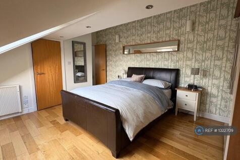 Bedroom 1 (Upstairs With En Suite Bathroom