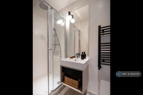 Classic Studio Bathroom