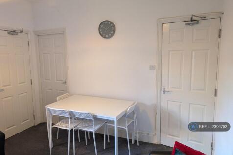 Lounge &amp; Dining